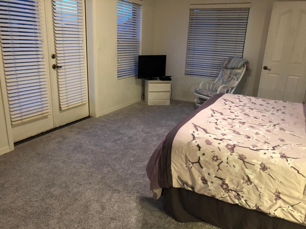 2 Master And Loft With Kitchenette In Upper Level Within Our Shared Townhome Habitación en casa particular *